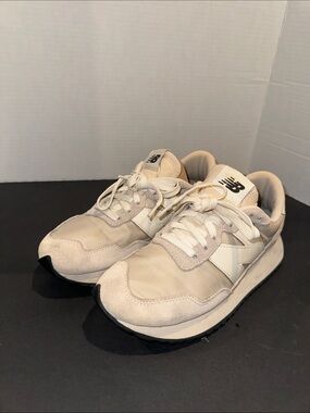 New Balance Women’s Beige/Cream Retro Runner Sneakers